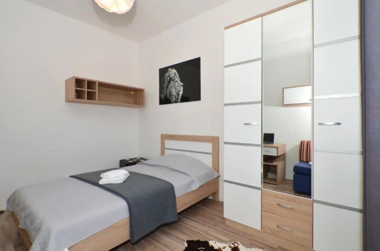 Apartments Villa Golden View Трогир Екстериор снимка